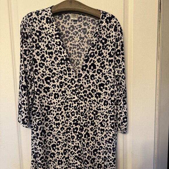 Black and White V Neck Top - Picture 1 of 2